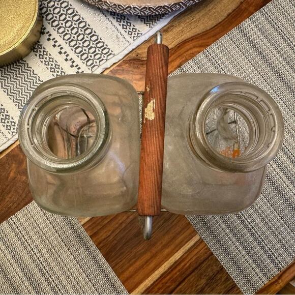 Vintage Home Design Milk Carrier with Two Milk Bottles Rustic Home Antique - Picture 3 of 8